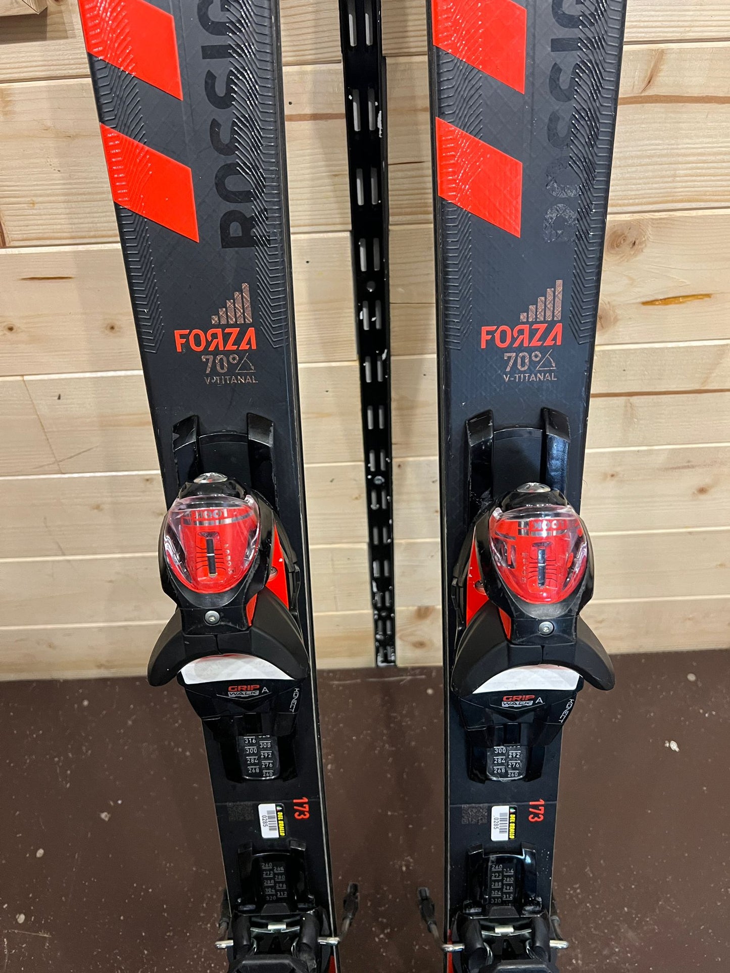 173cm ROSSIGNOL Forza 70° V-Titanal Konect 2025 usato