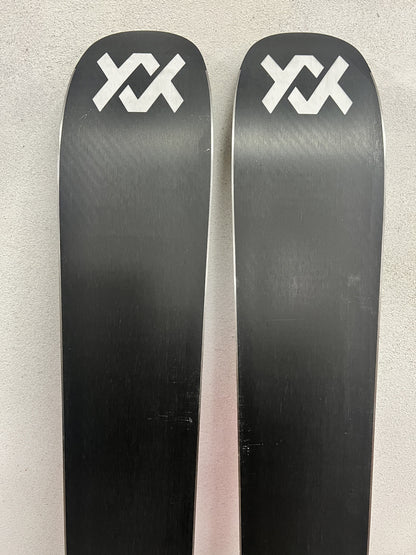 184cm Sci freeride Volkl Mantra M5 96 r21.2 usato