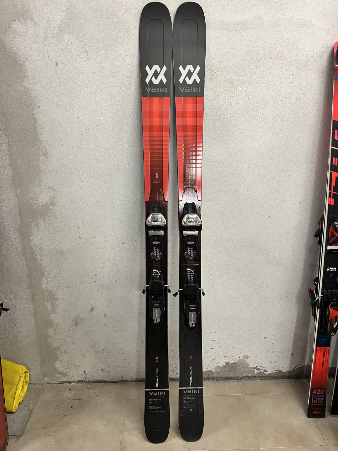 184cm Sci freeride Volkl Mantra M5 96 r21.2 usato