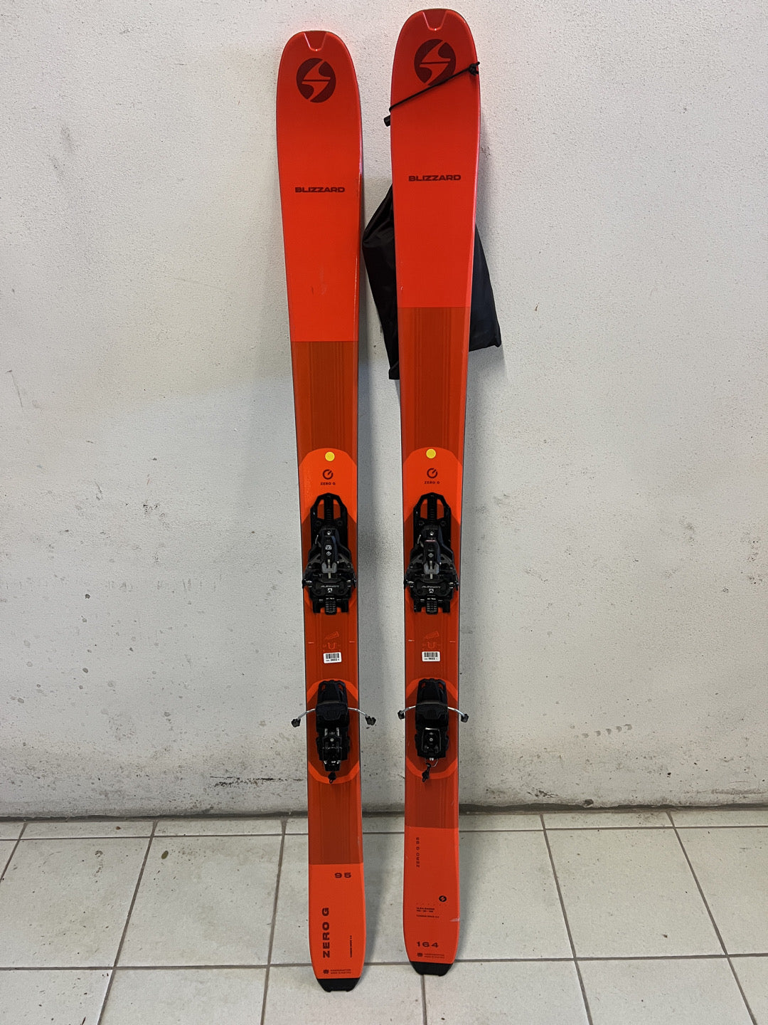 164cm Blizzard G095 Sci + attacchi + pelli (N0822)
