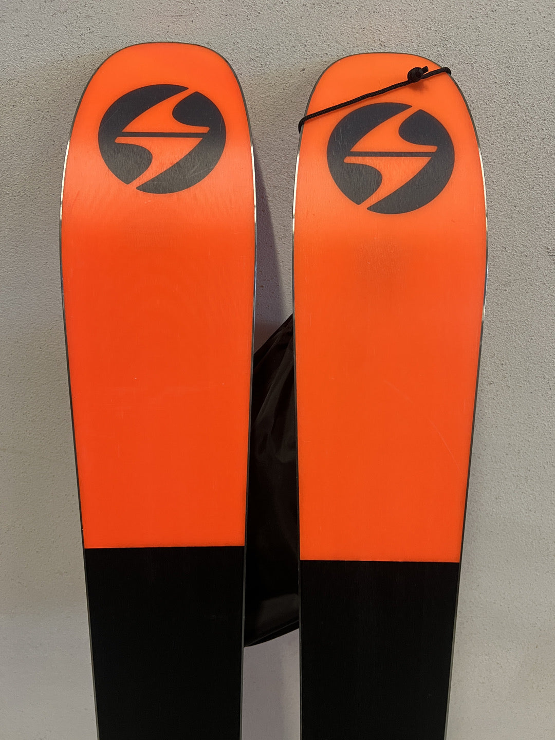 164cm Blizzard G095 Sci + attacchi + pelli (N0822)