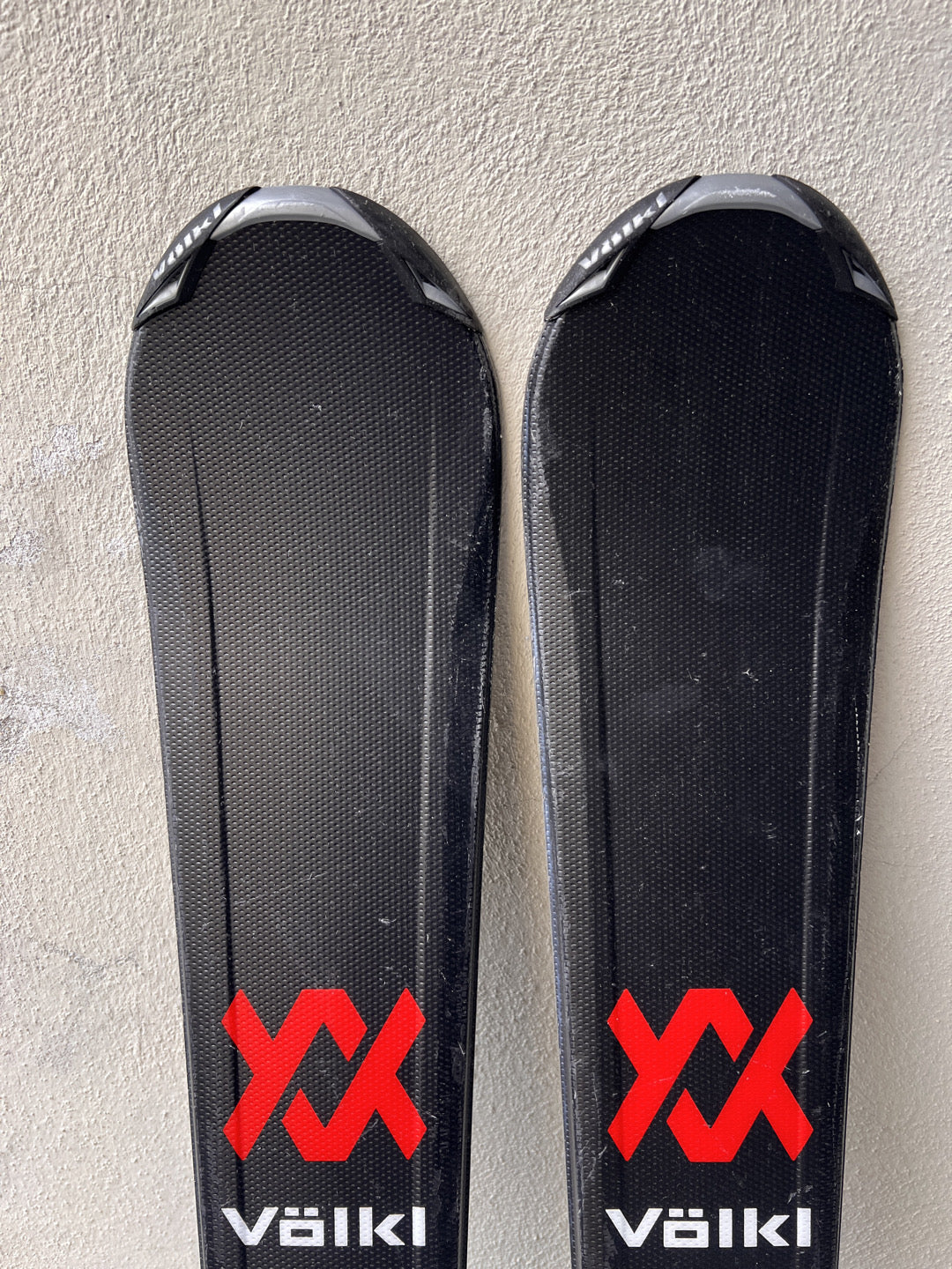 151cm sci Volkl Deacon X raggio 11.4m Test usati