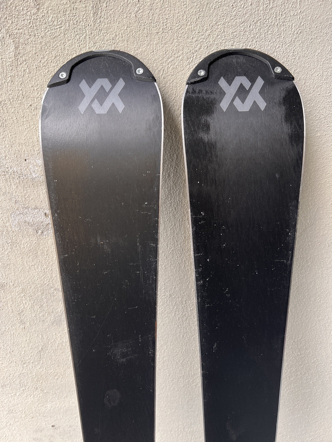 151cm sci Volkl Deacon X raggio 11.4m Test usati