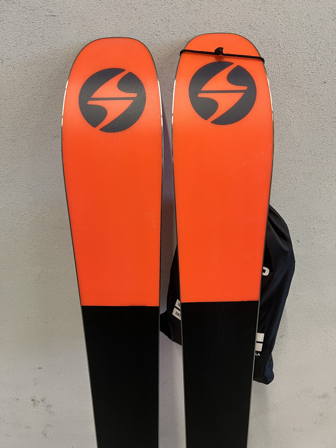 157cm Blizzard G095  Sci + attacchi + pelli (N0821