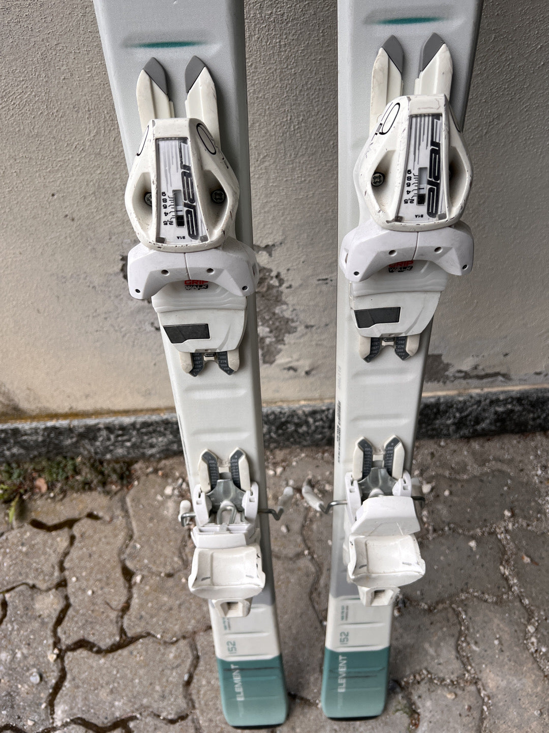 152cm sci Elan Element Bianco r12 usato