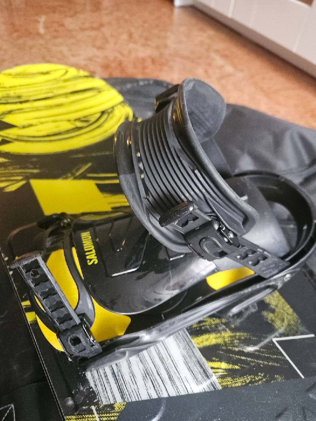 Snowboard Burton LTR 160W + attacchi Salomon Rhythm usato