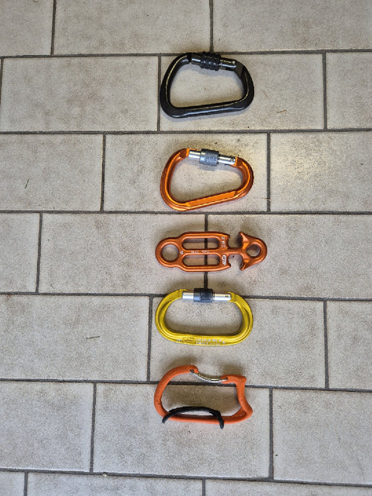 Moschettoni + discensore/assicuratore
