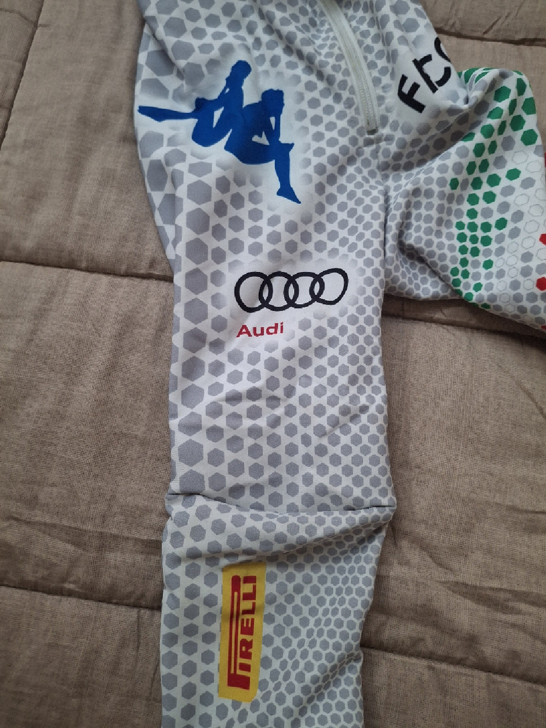 Tuta da sci della nazionale Italiana tg 8 anni usata