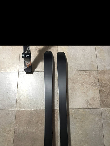 attrezzatura scialpinismo Dynafit (sci, pelli e scarponi) usati