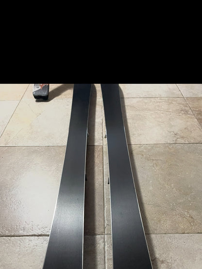 attrezzatura scialpinismo Dynafit (sci, pelli e scarponi) usati