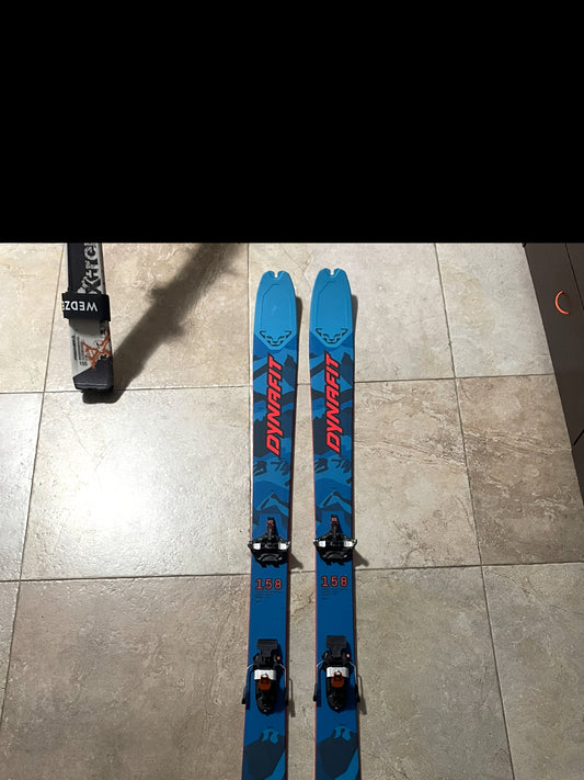 attrezzatura scialpinismo Dynafit (sci, pelli e scarponi) usati