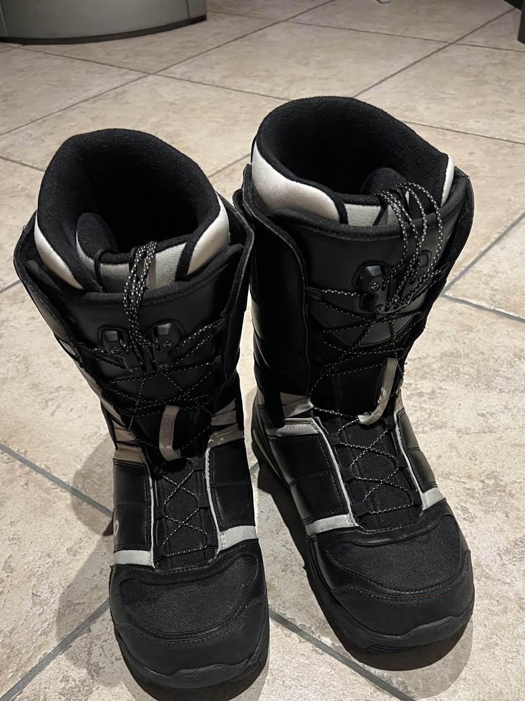 scarponi snowboard Nitro taglia 44 EU usati