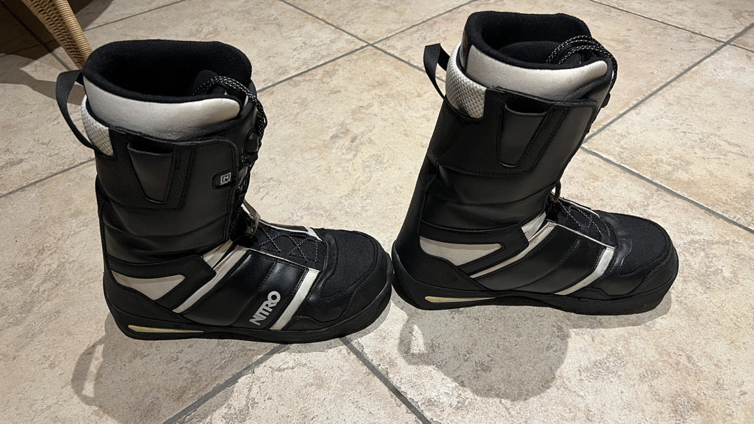 scarponi snowboard Nitro taglia 44 EU usati