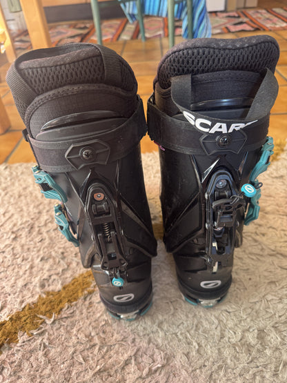 Scarponi scialpinismo Scarpa 4  donna tg. 24 nuovi mai usati