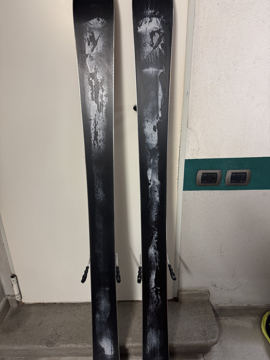 sci freeride/freestyle Whiteland Balma 174cm Tyrolia usati