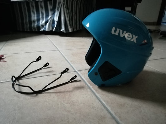 Casco Sci Uvex con mentoniera per slalom usato