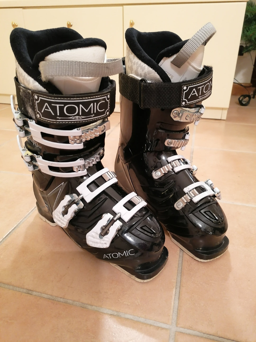scarponi sci Atomic donna 70W Naws tg. 23.5-24 usati
