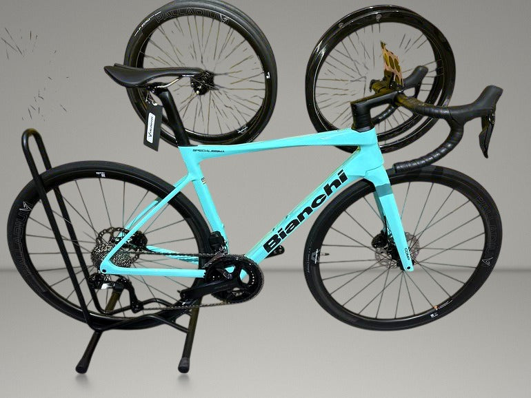 Bianchi Specialissima Comp 2024 usata — vista laterale
