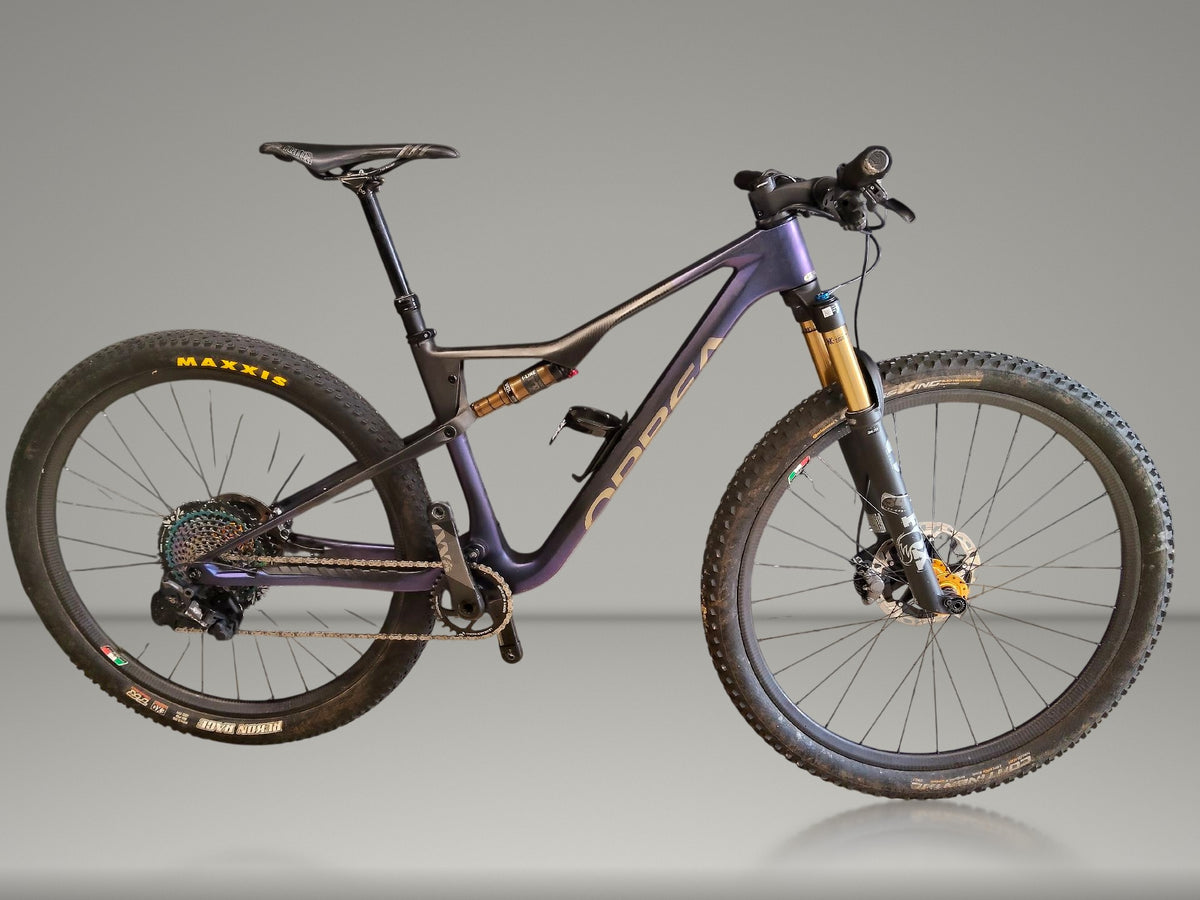 Orbea Oiz 2025 usata — vista laterale