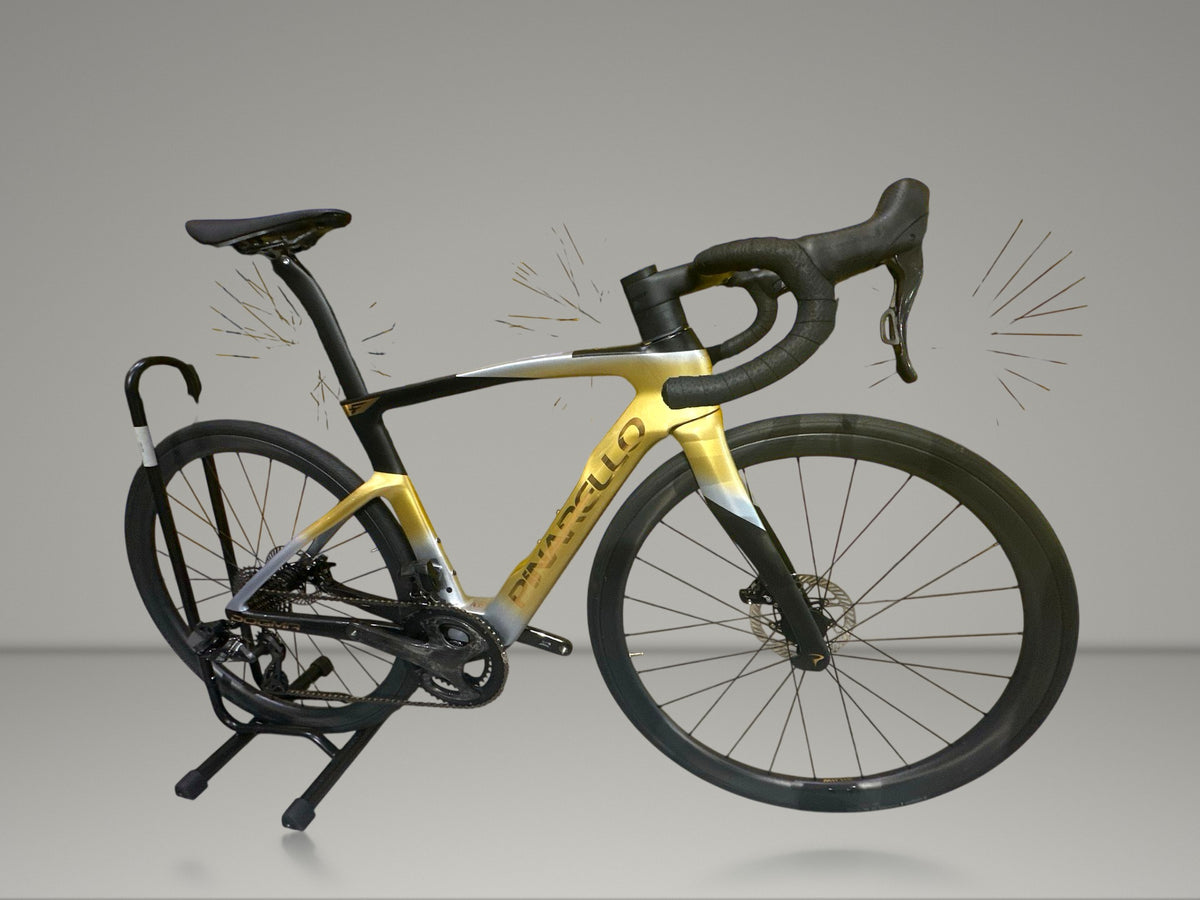 Pinarello Dogma 2027 usata — vista laterale