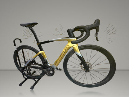 Pinarello Dogma 2027 usata — vista laterale