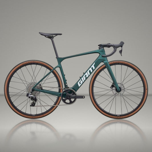 Giant Defy Advanced E+ Elite Ar 2025 usata — vista laterale