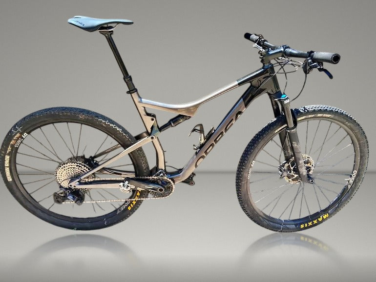 Orbea Oiz M30 2022 usata — vista laterale
