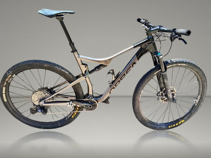 Orbea Oiz M30 2022 usata — vista laterale