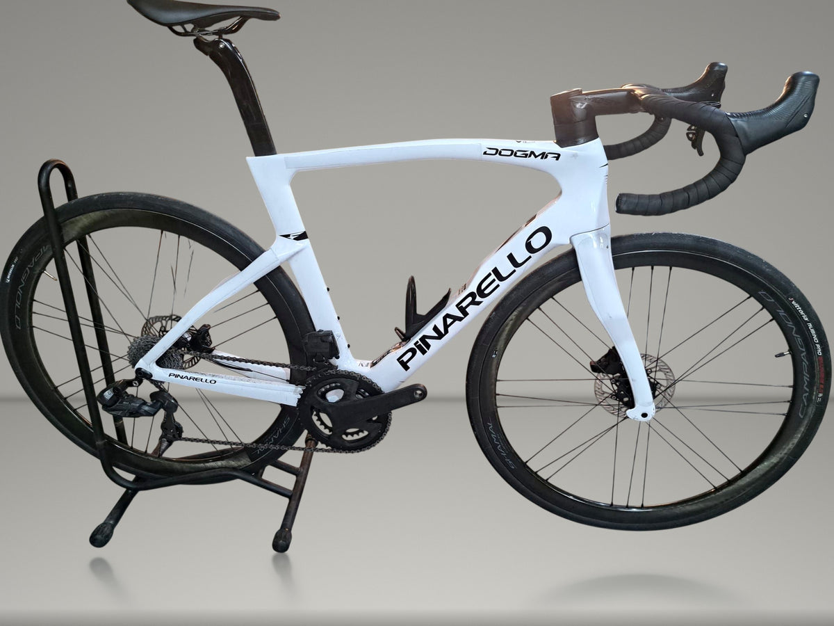 Pinarello Dogma F Wrl 2024 usata — vista laterale