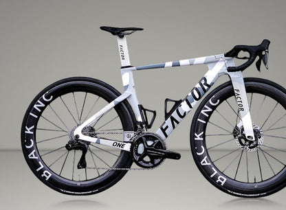 Factor One - Premium 2026 usata — vista laterale